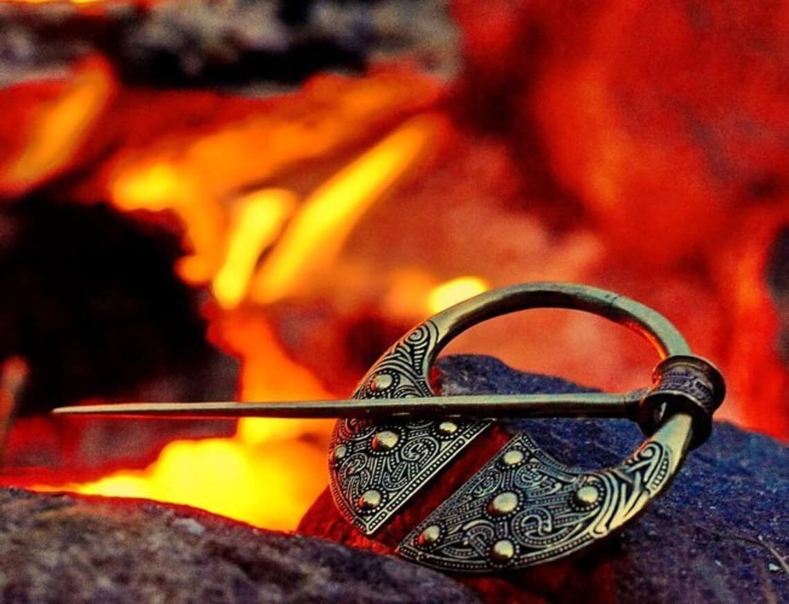 Broche Bally Spellan en Bronze